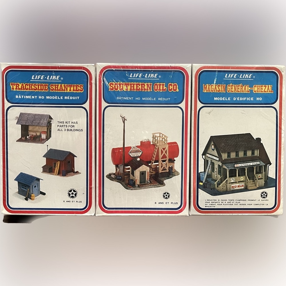 Life-Like Set of: Trackside Shanties, Southern Oil Co., & General Store